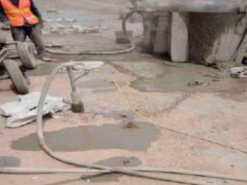 宁县水泥混凝土路面板底注浆技术 路面脱空注浆整治方案